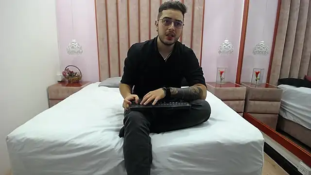 Ethan_Greys's cam snapshot