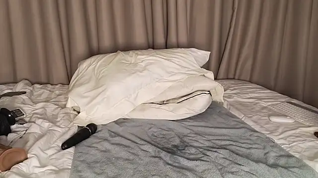 LucyNuty live sex cam