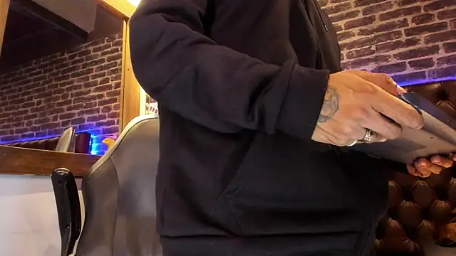 VinzenzRizzo live sex cam