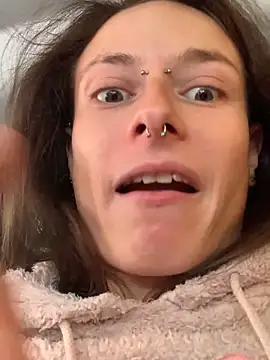 GoldenPussy1329 live sex cam