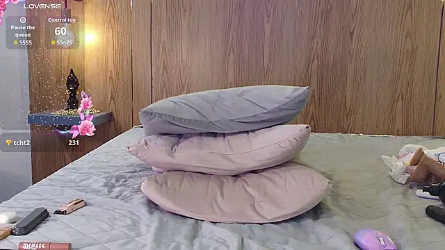 MilkMeSoftly live sex cam