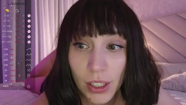 Alice_Wonders's Stripchat show and profile