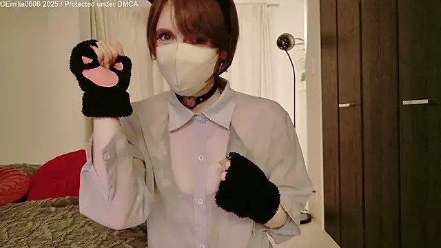 Emilia0606 live sex cam
