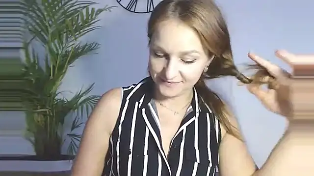 AliciaDesire live sex cam