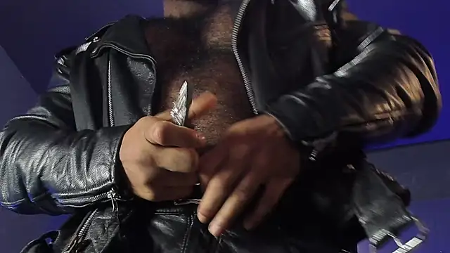 BeardAndrew live sex cam