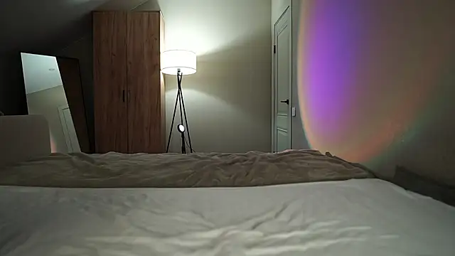 VikkiLustfull live sex cam