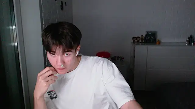 MarkusDean live sex cam