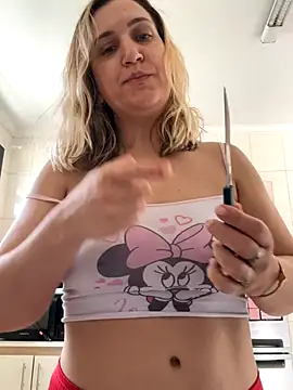 Bia_sexynovaes live sex cam