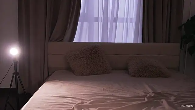 Faster_maci live sex cam