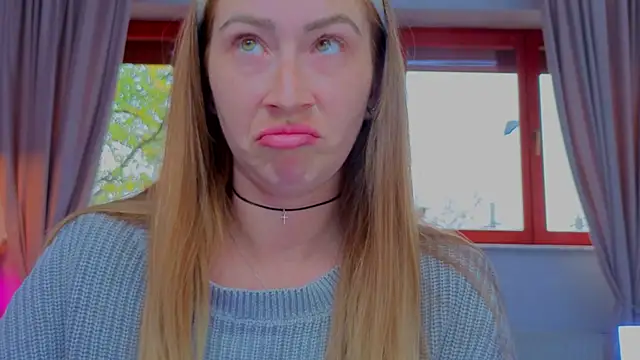 Reina_Cummings live sex cam