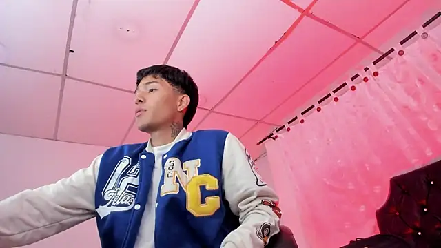 Hunteer_Boy live sex cam