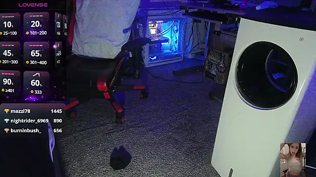 Blondiewithanass live sex cam