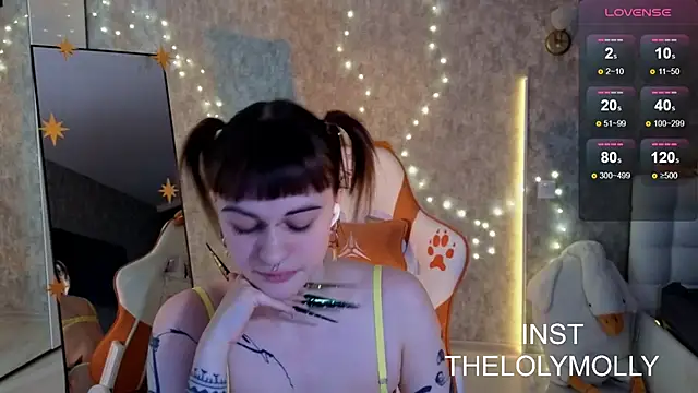 LolyMolli's Stripchat show and profile