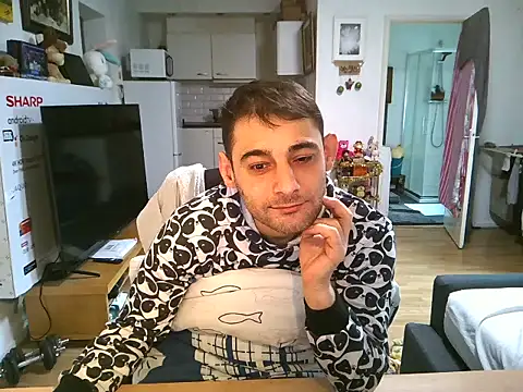 mihaimichael's Stripchat show and profile