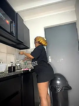 Bustygoddess32 live sex cam