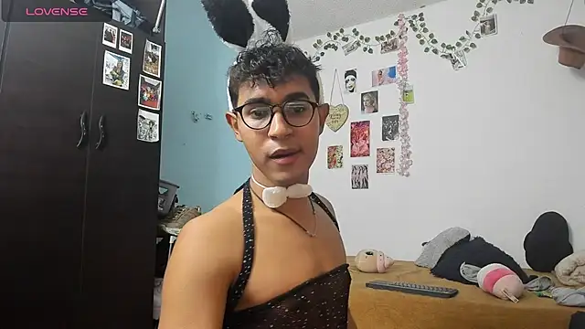 cute_sammy_1's cam snapshot