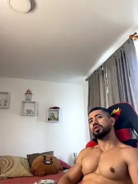 Ezzio_Scolaro live sex cam