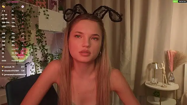 JulieLupo live sex cam