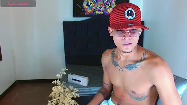 Isaacas_'s cam snapshot