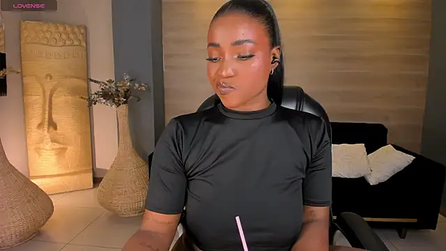 SavannahStorm live sex cam