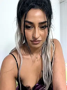 Mia_spicyy live sex cam
