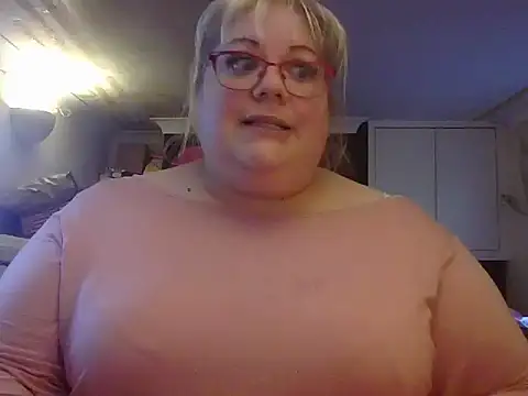 Kinkyhousewife83 live sex cam