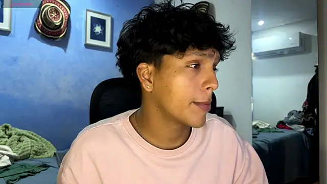 Xander_bonnet1's cam snapshot