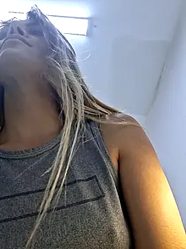 Elianasuarezz live sex cam