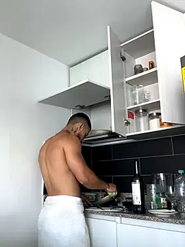 Ezzio_Scolaro live sex cam