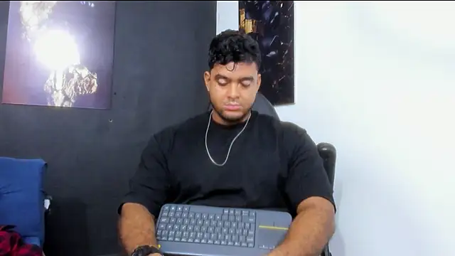 Big_furry_bear13's cam snapshot