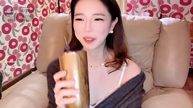 Agelin- live sex cam