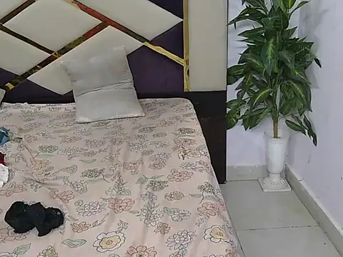 Lovelyy-couple live sex cam