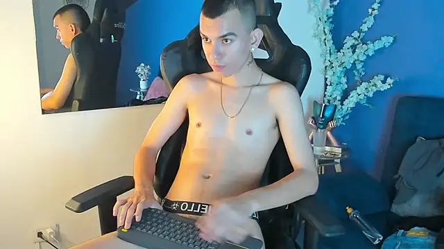 RowanCley live sex cam