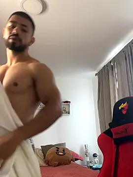 Ezzio_Scolaro live sex cam