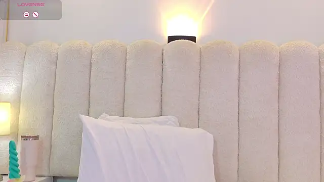 Mia_rom11 live sex cam