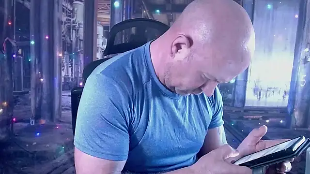 ManlyPrisonGuy live sex cam