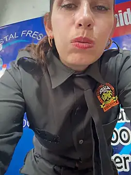 Alysson-- live sex cam