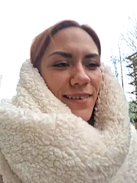 SlimBellaa live sex cam