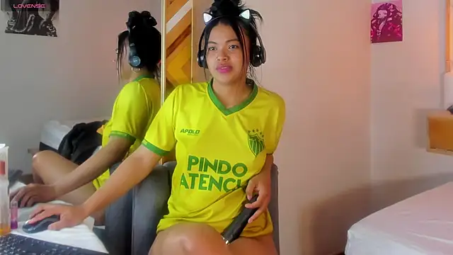 SoleneFontaine live sex cam