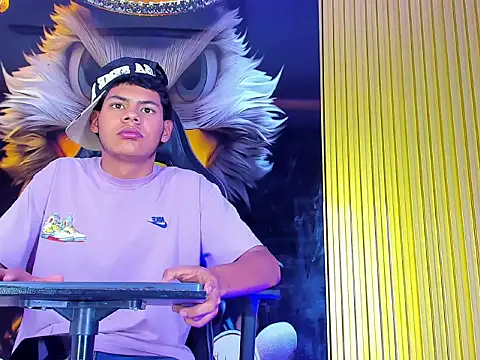 Tommy_bigcock19's cam snapshot