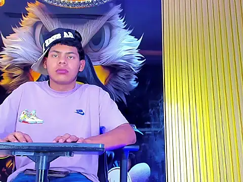 Tommy_bigcock19's cam snapshot