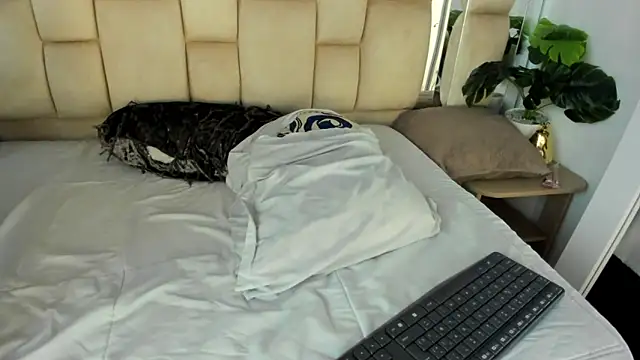 HotVoltage live sex cam