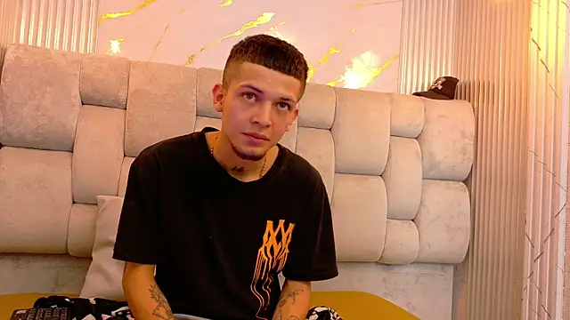 CharlotteandTaylorr live sex cam