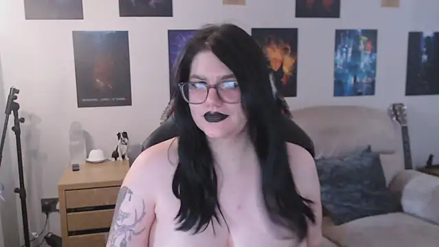 GothSuccubusBabe live sex cam