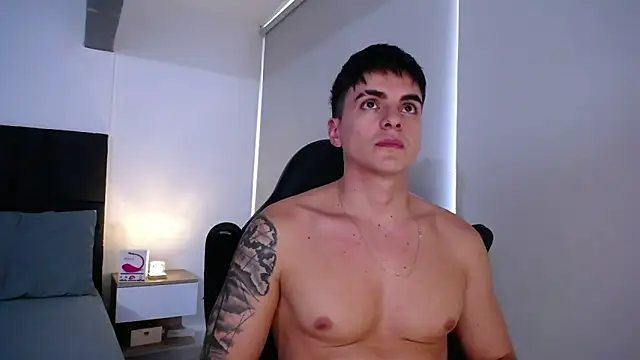 christian_valencia's cam snapshot