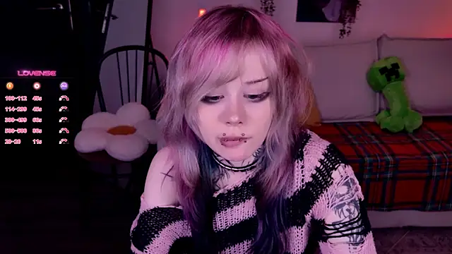 Lollyshy live sex cam