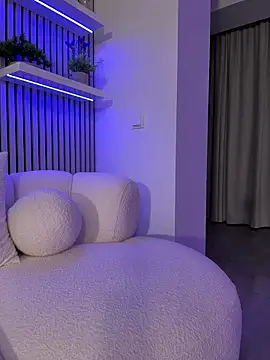 KirstieVegas live sex cam