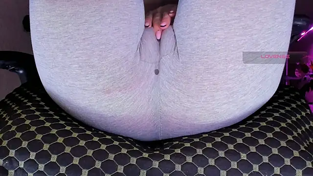 Cameltoe_squirt_inPants live sex cam