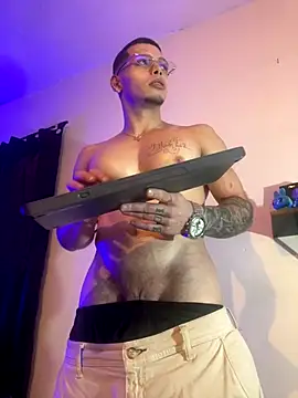 Matt_your_master_'s cam snapshot