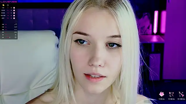 NaomiHita live sex cam